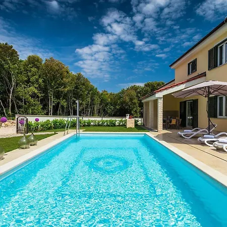 Holiday home Lola Pula