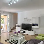 Lola Feriehus *